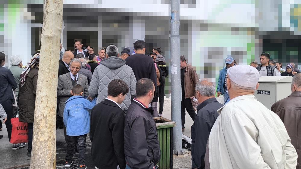 Vatandaşlar Şüpheli Valizi Görüntülemek Için Birbiriyle Yarıştı2