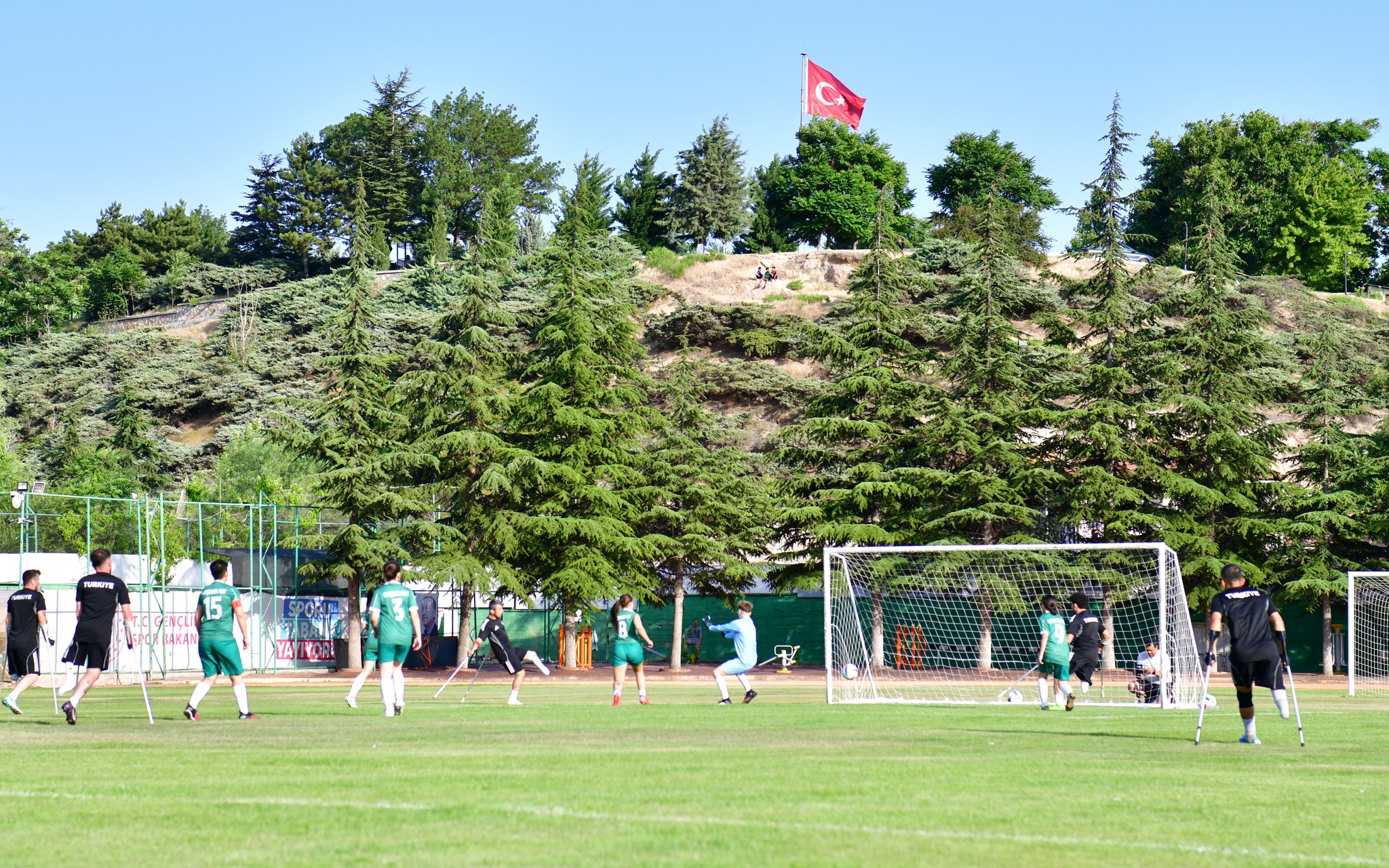 Ahi Stadı’nda Tarihi Karşılaşma (6)