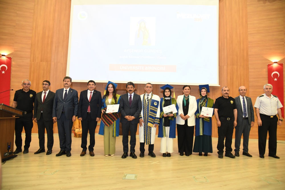 Akademik Başarı Sahneye Taşındı, Coşku Törene Yansıdı15
