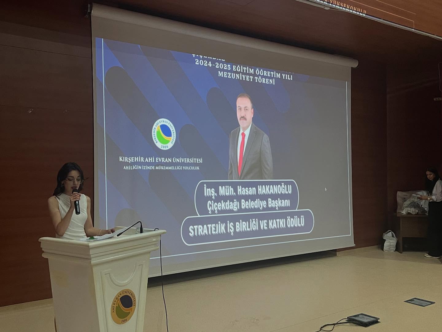 Başkan Hakanoğlu Öğrencilerle Aynı Karede 3