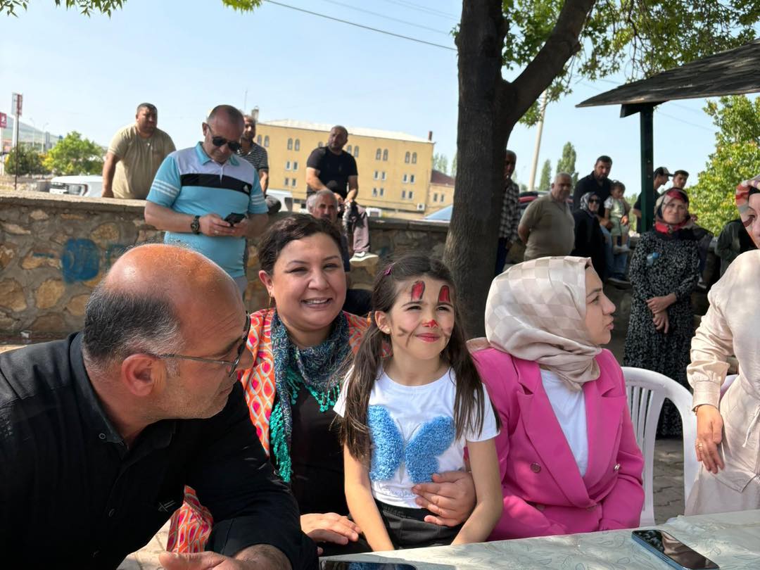 Bayram Sevinci Sokaklara Taştı, Minikler Için Renkli Etkinlik1