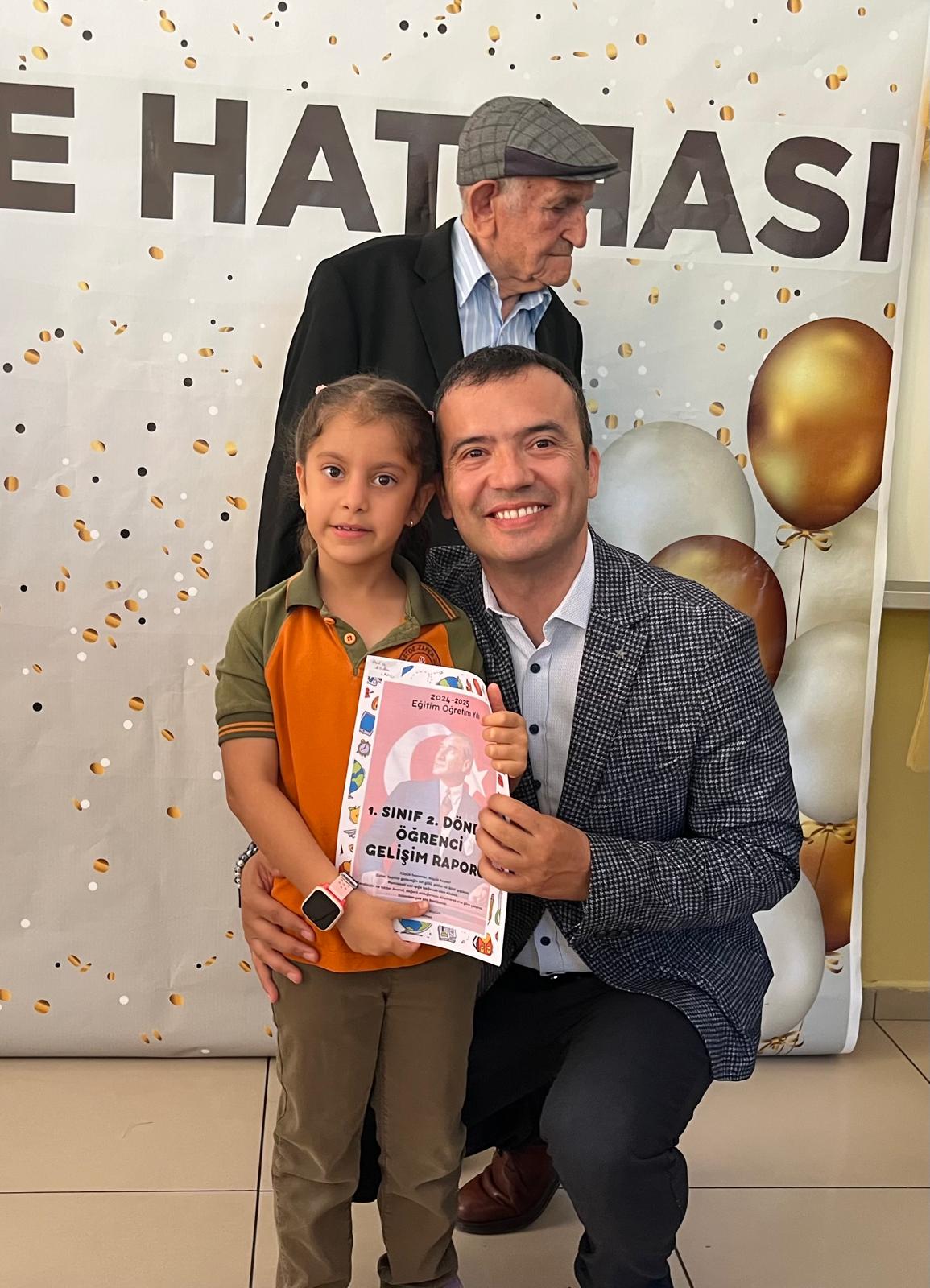 Demiryürek, Öğrencilerin Karne Heyecanına Ortak Oldu (11)