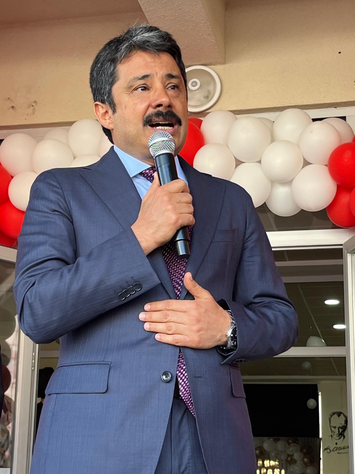 Demiryürek, Öğrencilerin Karne Heyecanına Ortak Oldu (14)
