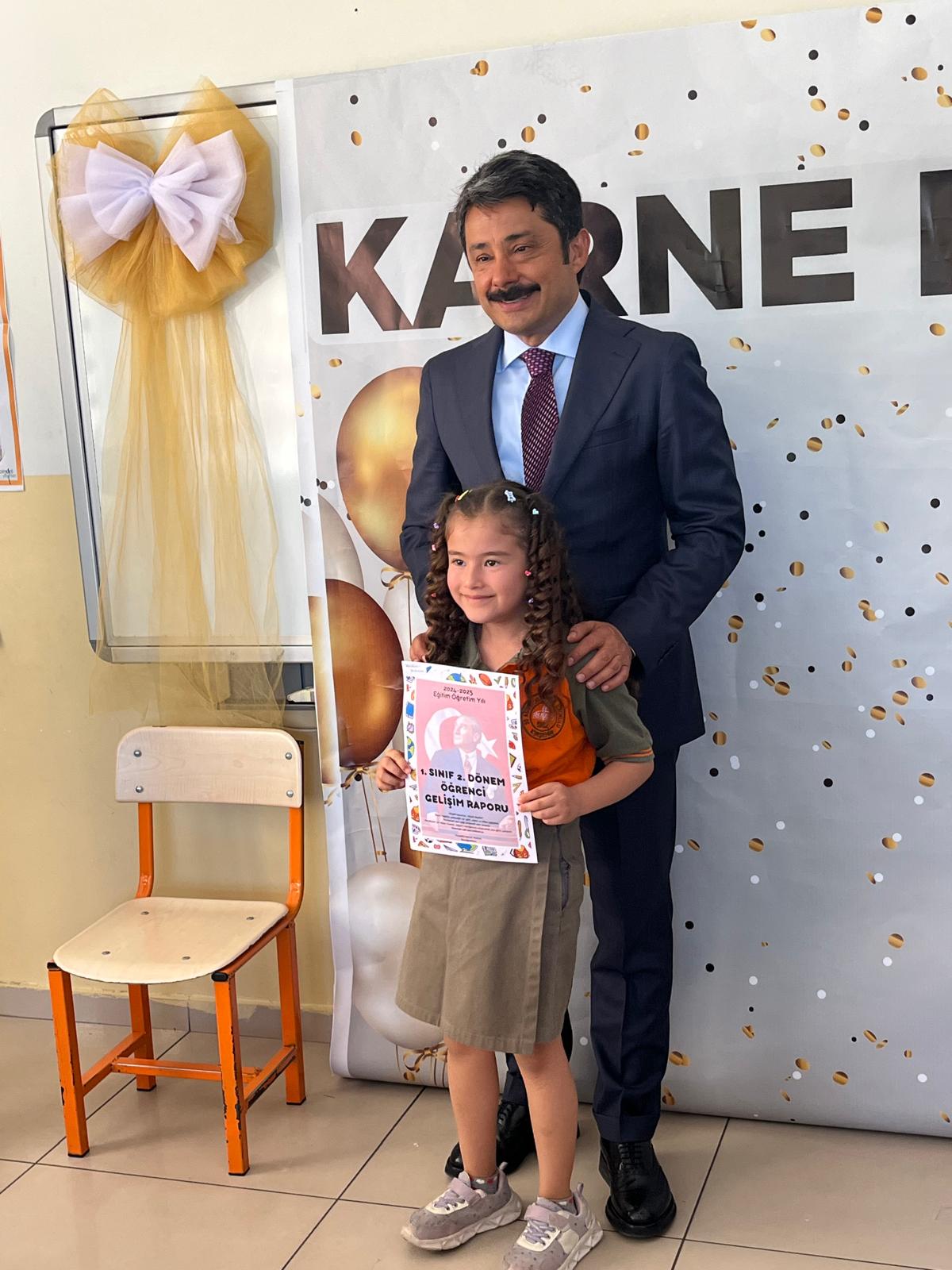 Demiryürek, Öğrencilerin Karne Heyecanına Ortak Oldu (2)