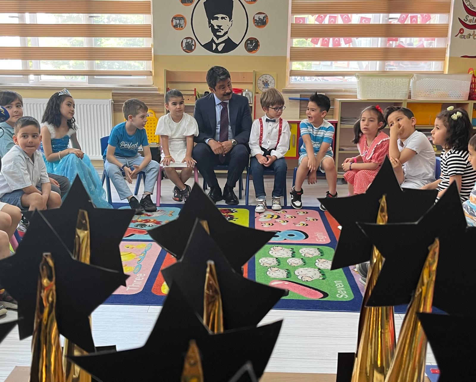 Demiryürek, Öğrencilerin Karne Heyecanına Ortak Oldu (8)