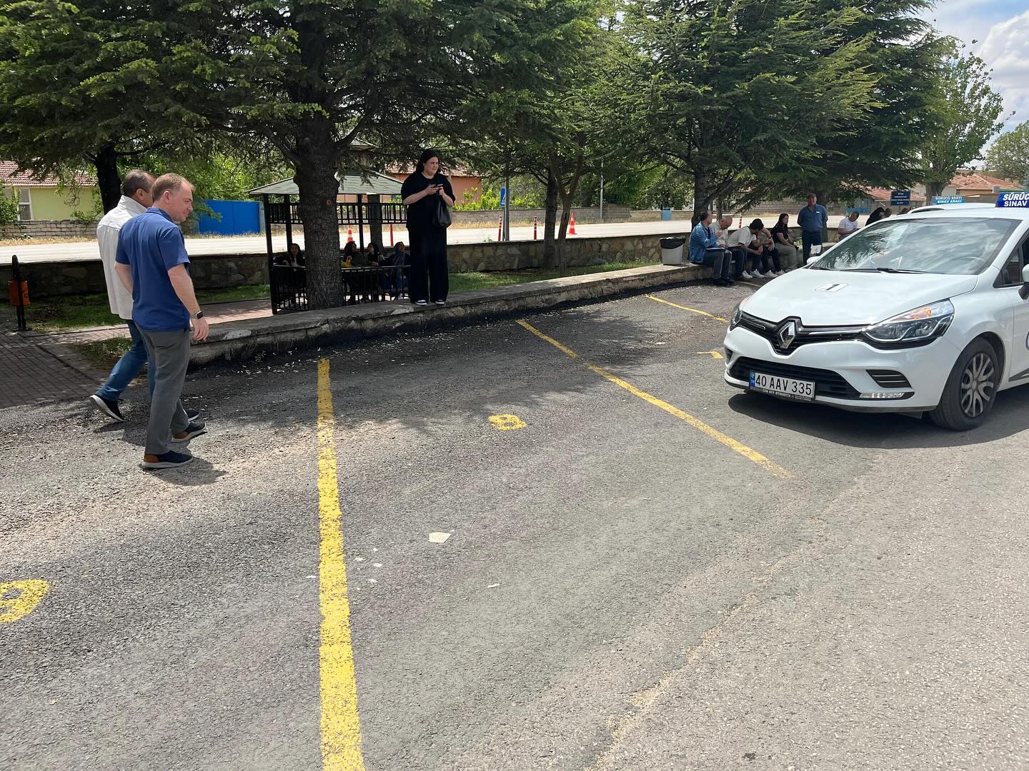 Gülşen, Sürüş Alanında Incelemelerde Bulundu1