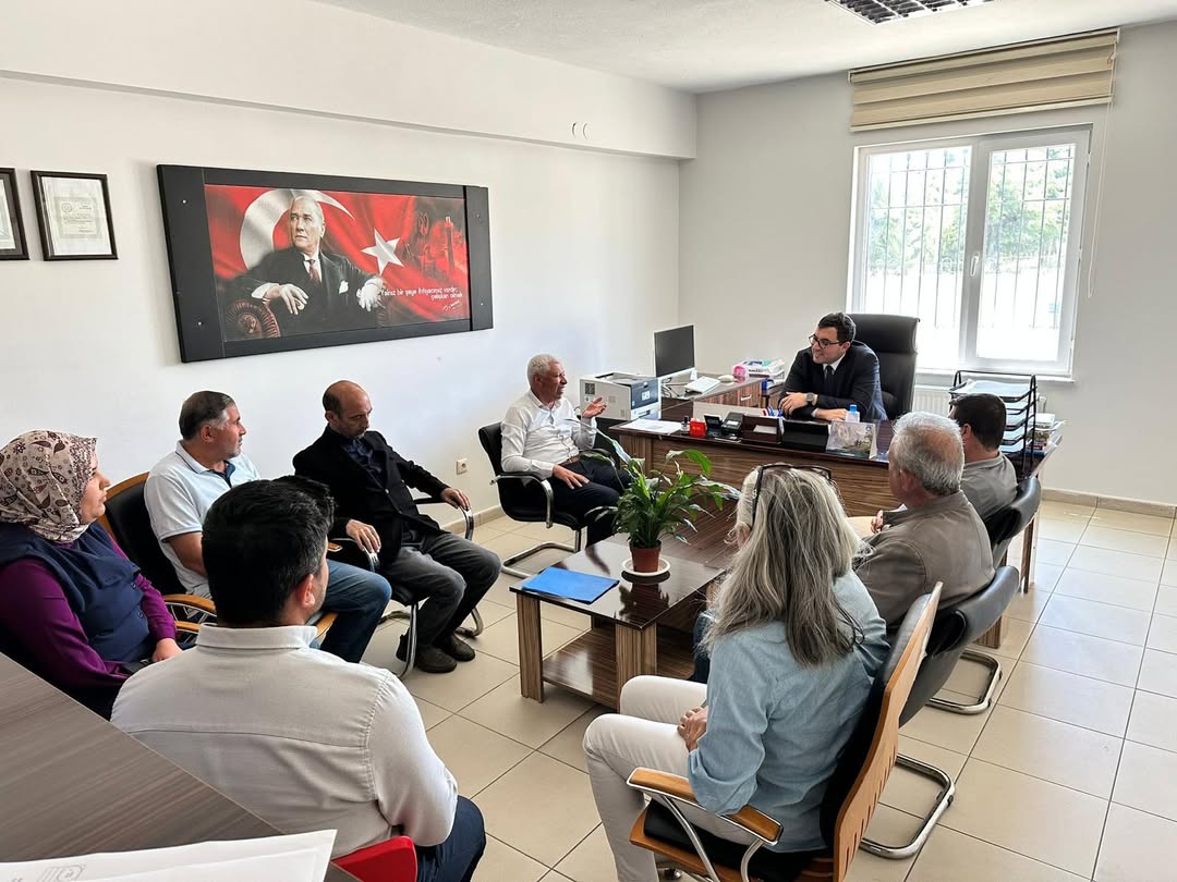 Kaymakamımız Sayın Mehmet Furkan Summak, Bu Hafta Gerçekleşecek Olan Lgs Ve Önümüzdeki Hafta Gerçekleştirilecek Olan Yks Öncesinde, Şeyh Şamil Ortaokulu’nu Ve Akçakent Anadolu Lisesi Ile Ziyaret Etti. Sına (4)