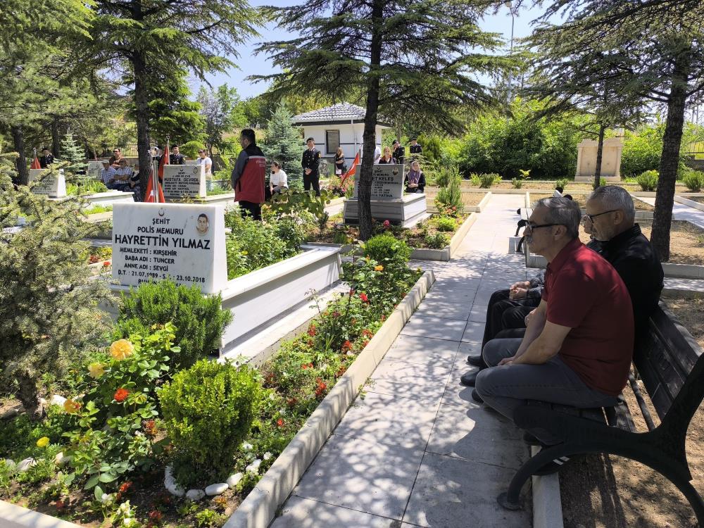 Kırşehir’de Şehitlikte Duygusal Anlar4