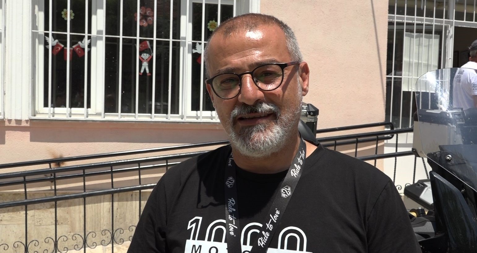 Motosikletleri Ile Umut Dağıtıyorlar