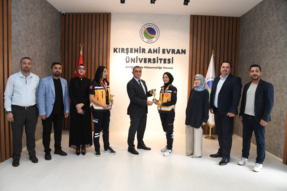 Rektör Karahocagil, Başarılı Öğrencileri Ağırladı1