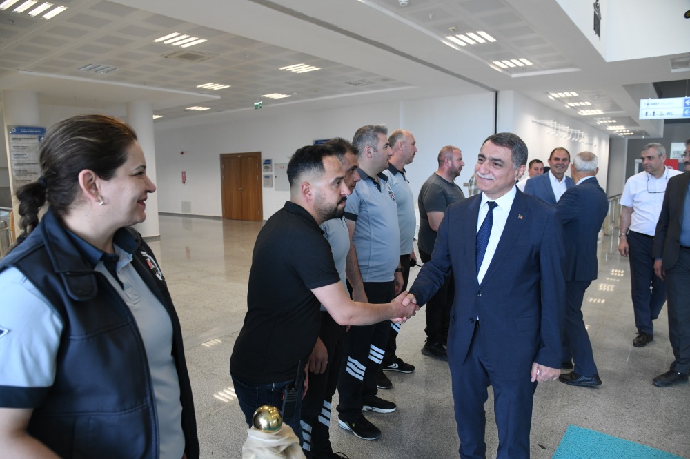 Rektör Karahocagil, Personelle Bayramlaştı4
