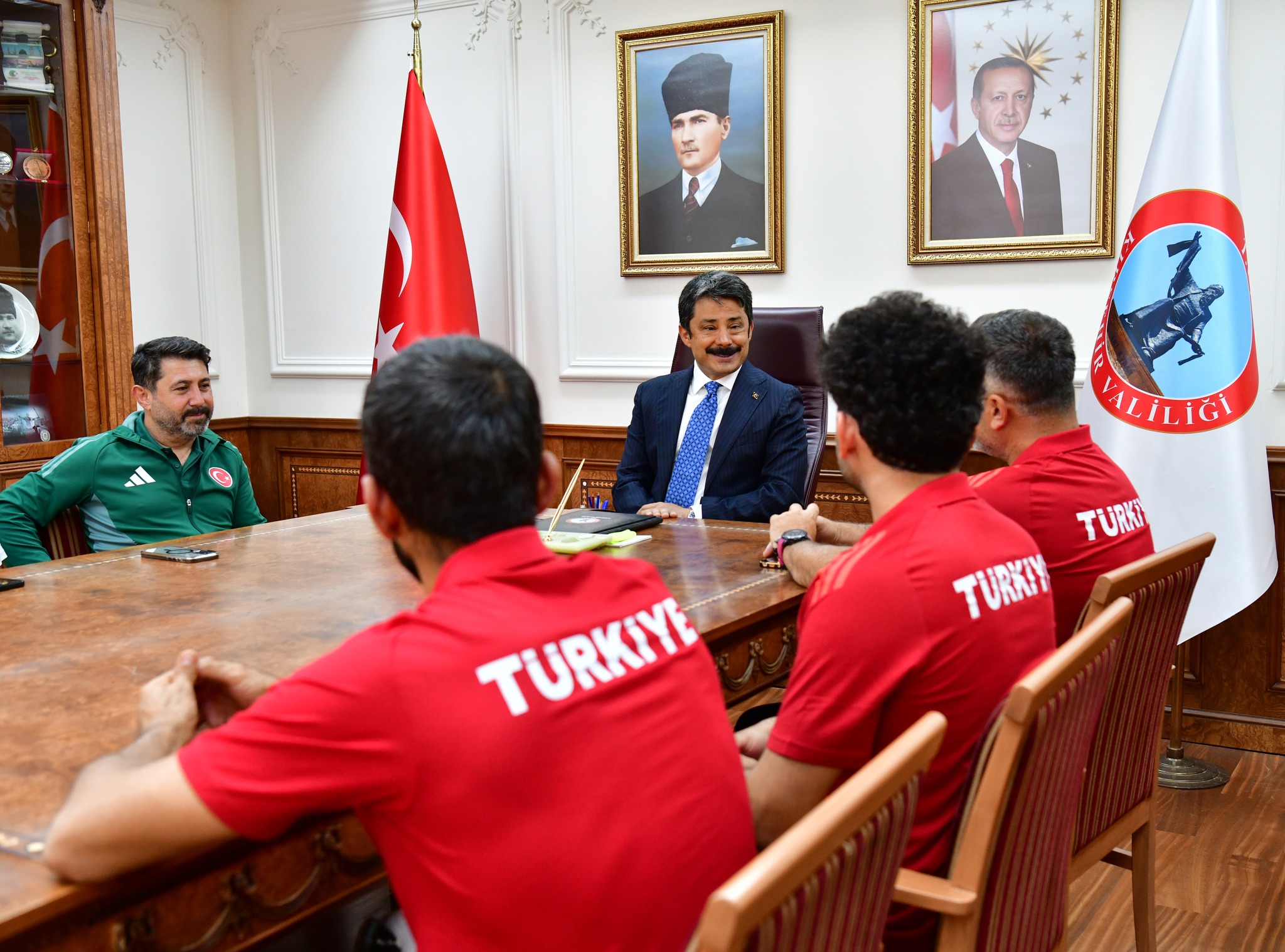 Vali Demiryürek, Ampute Futbol Milli Takımı Ile Bir Araya Geldi1