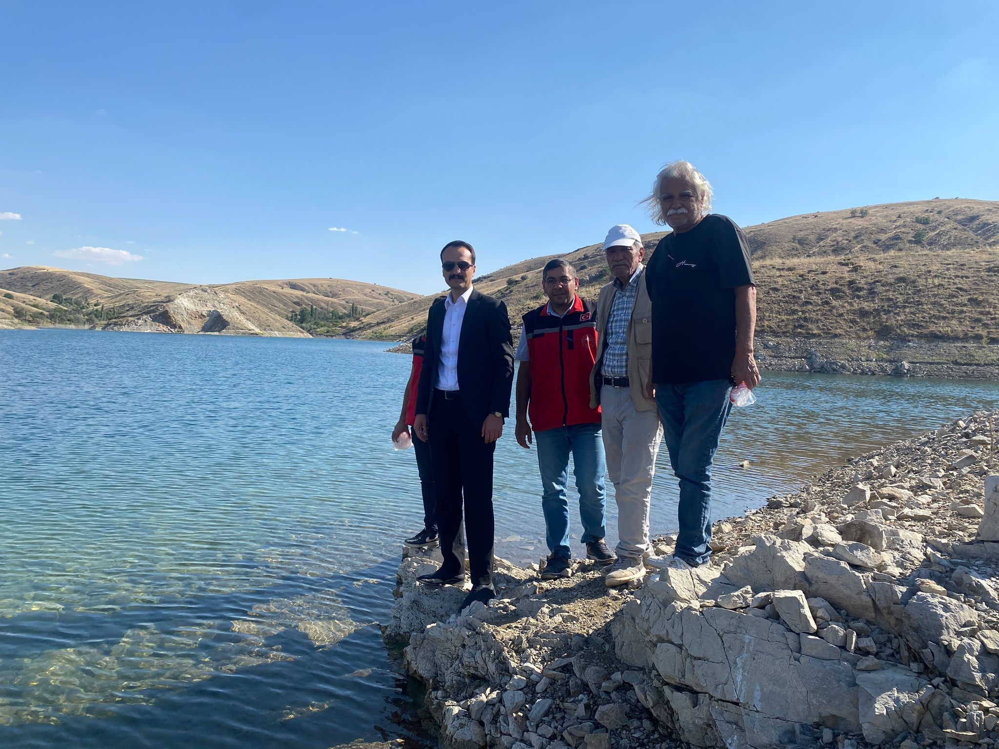 Akpınar'daki Göletlerine Binlerce Sazan Bırakıldı