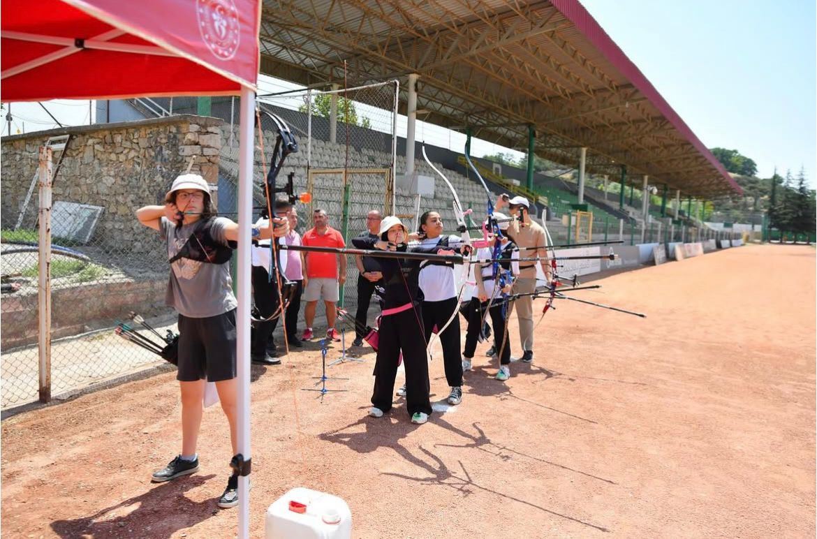 Çakmakçı, Yıldız Sporcularla Sahada Buluştu (3)