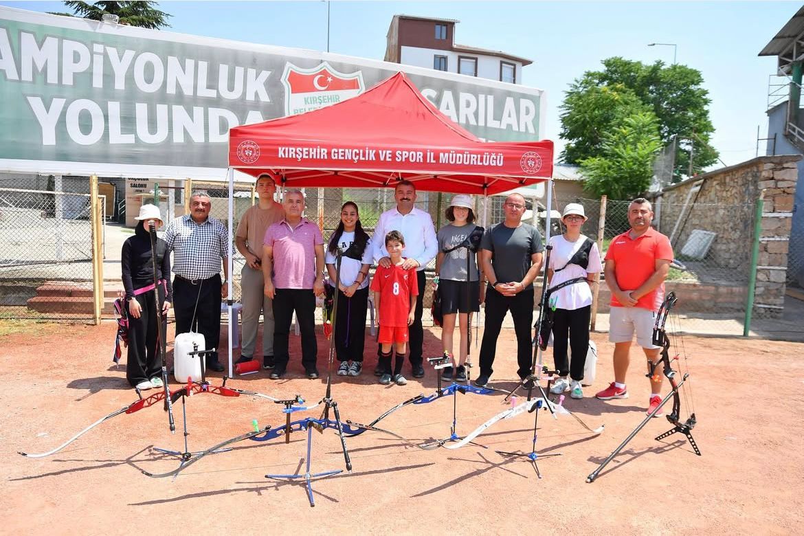 Çakmakçı, Yıldız Sporcularla Sahada Buluştu (6)