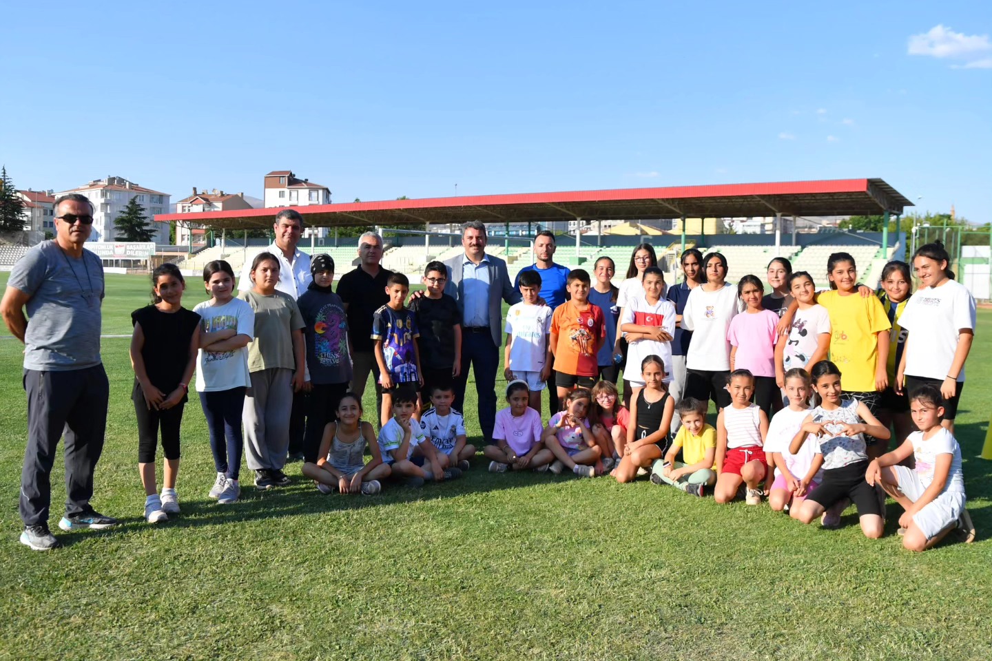 Çakmakçı’dan Atletizm Sporcularına Moral Desteği