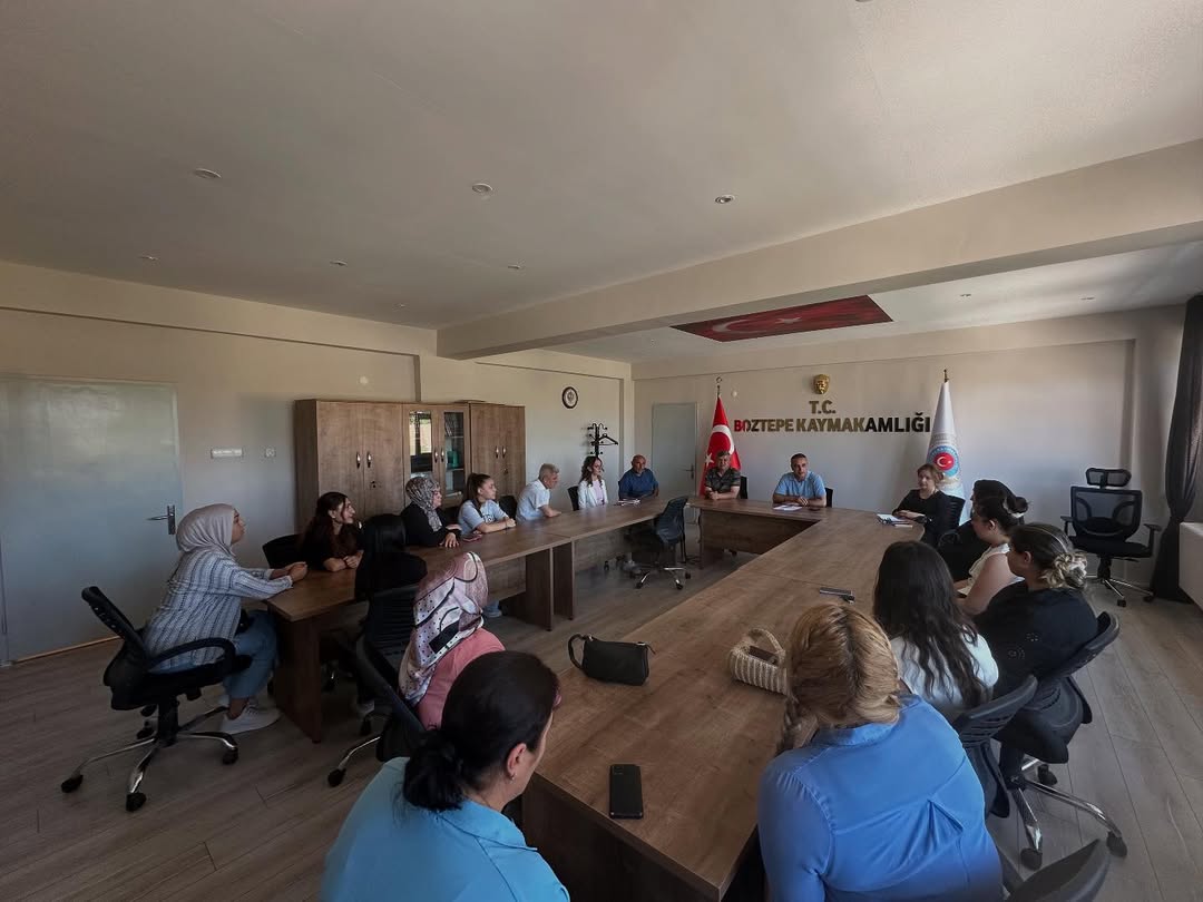 İlçe Milli Eğitim Müdürümüz Bülent Güzel’in Başkanlığında, Ortaokul Okul Müdürü, İlçe Halk Kütüp (2)