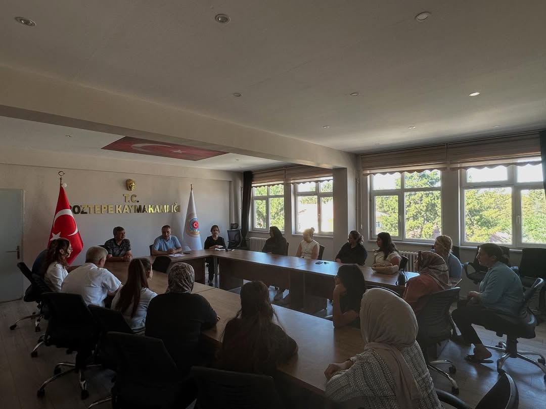İlçe Milli Eğitim Müdürümüz Bülent Güzel’in Başkanlığında, Ortaokul Okul Müdürü, İlçe Halk Kütüp (3)