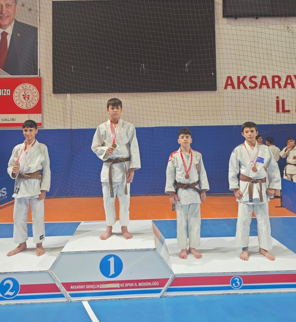 Judo Takımı 8 Madalya Kazandı, Türkiye Finallerine Yükseldi (1)