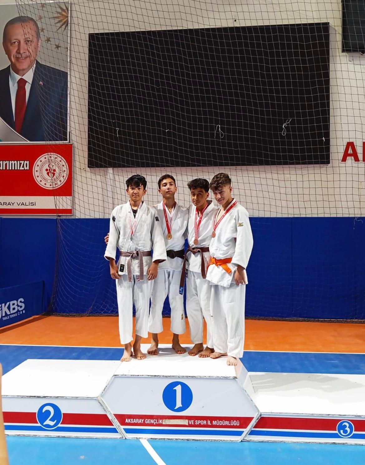 Judo Takımı 8 Madalya Kazandı, Türkiye Finallerine Yükseldi (4)