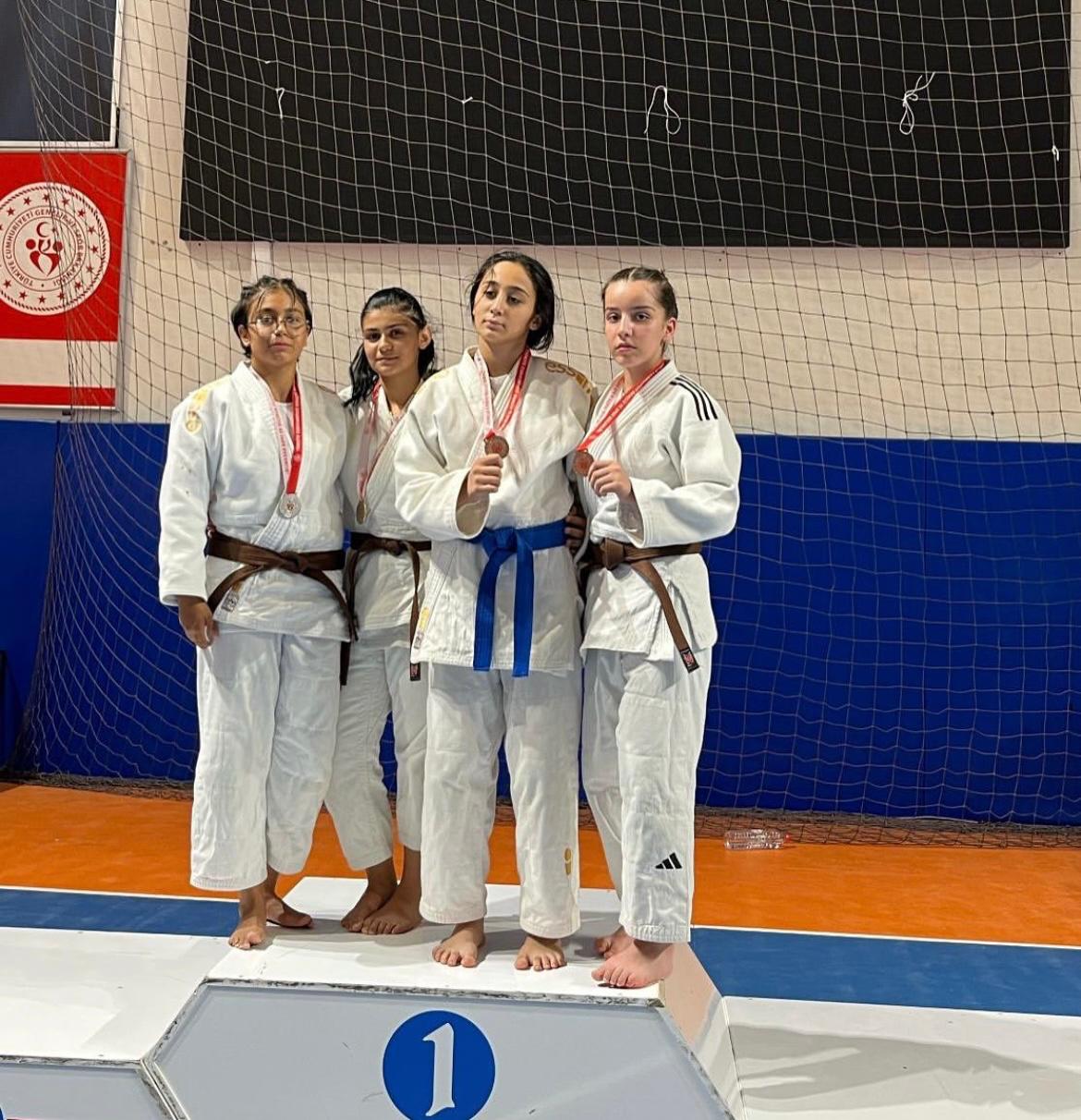 Judo Takımı 8 Madalya Kazandı, Türkiye Finallerine Yükseldi (6)