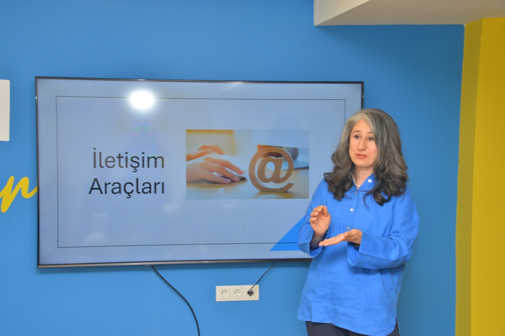 Kırşehir Huzurevinde Yaşlılara Dijital Yaşam Rehberliği2