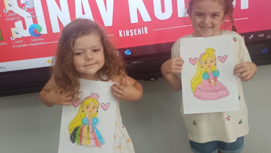 Kırşehir’de Gezici Kütüphanesi'nde Kitap, Oyun Ve Sanat Bir Arada 2