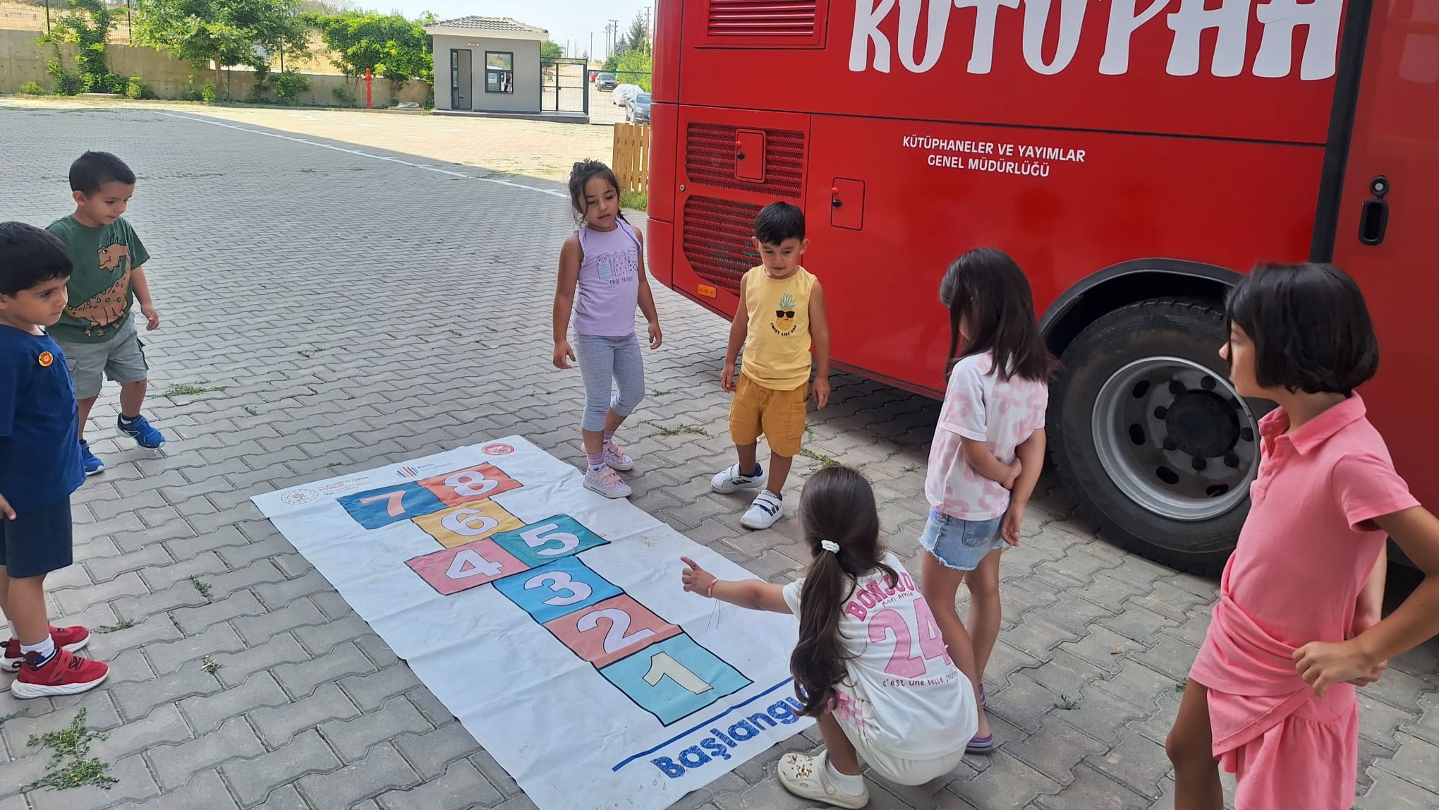 Kırşehir’de Gezici Kütüphanesi'nde Kitap, Oyun Ve Sanat Bir Arada 5
