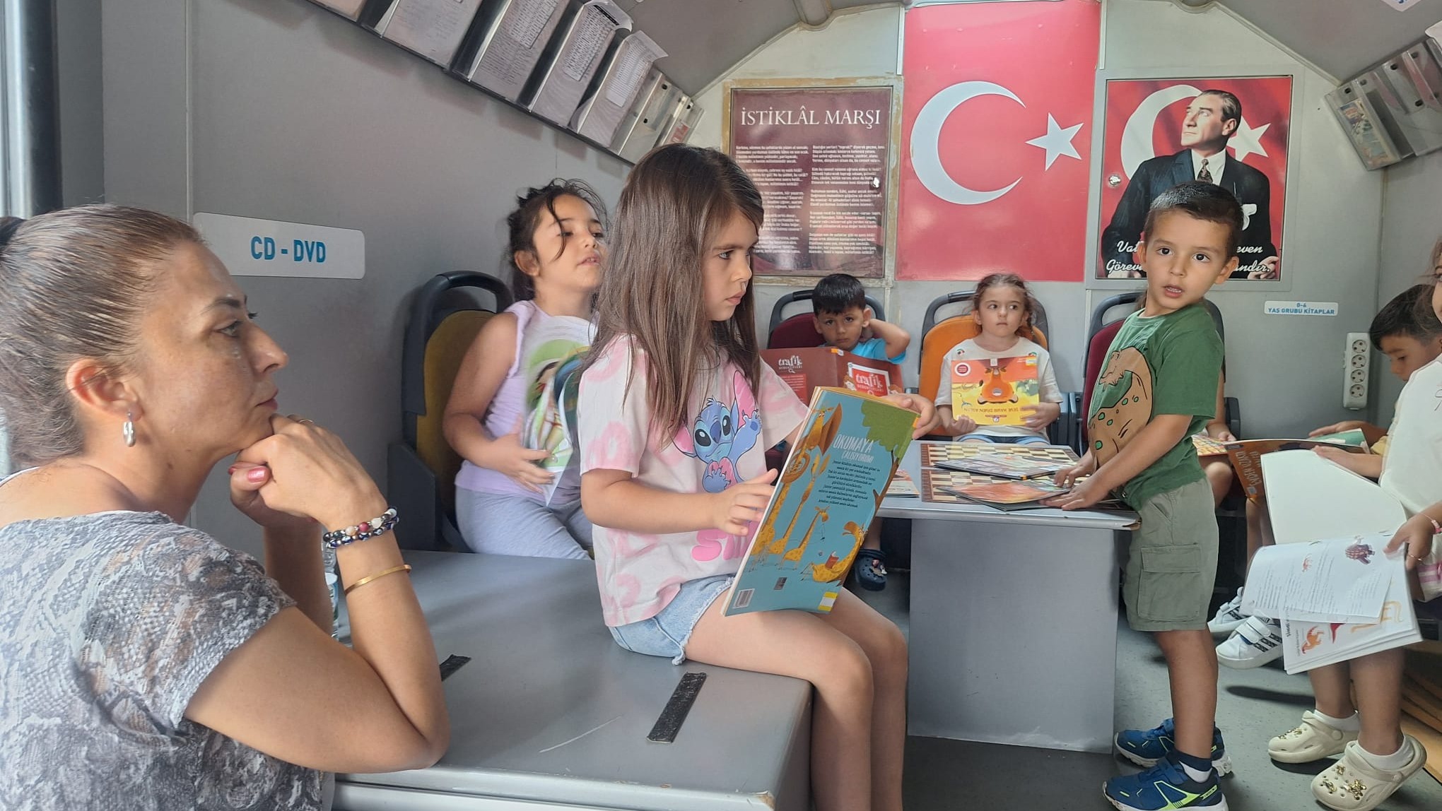Kırşehir’de Gezici Kütüphanesi'nde Kitap, Oyun Ve Sanat Bir Arada 6