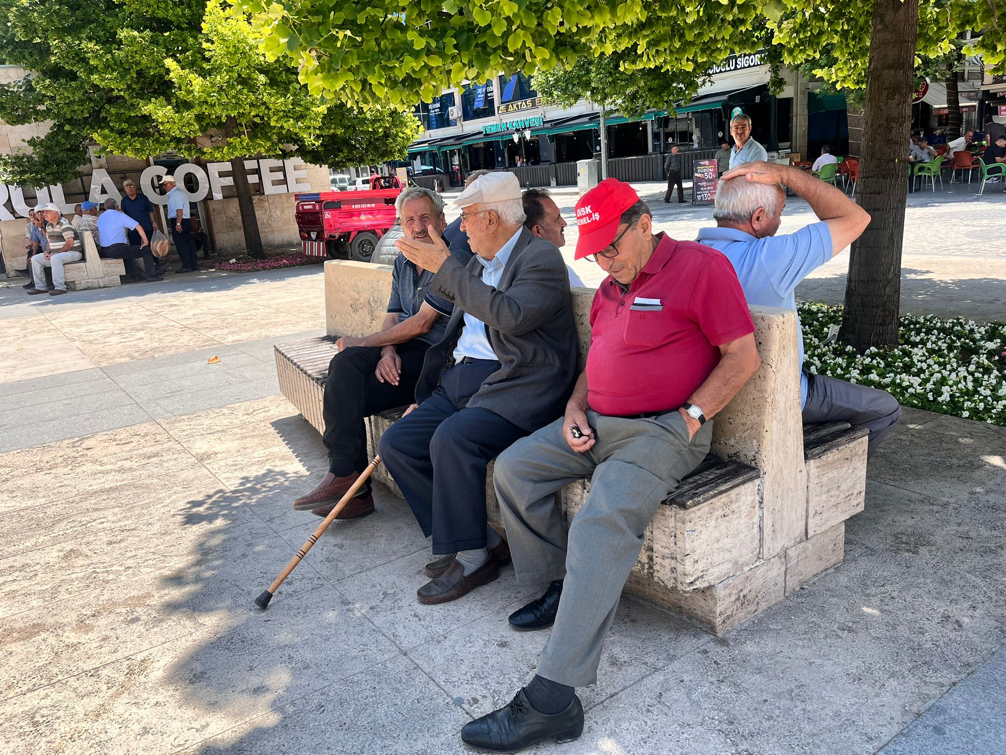 Kırşehir’de Parklar Emeklilerin Yeni Buluşma Noktası Oldu 1