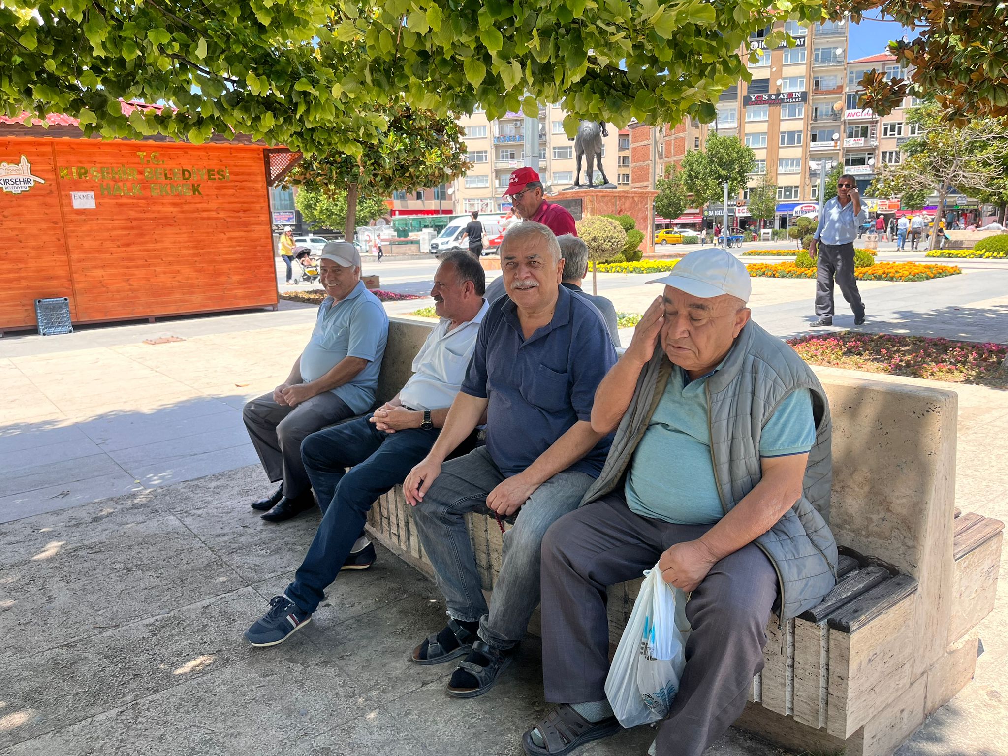 Kırşehir’de Parklar Emeklilerin Yeni Buluşma Noktası Oldu 4