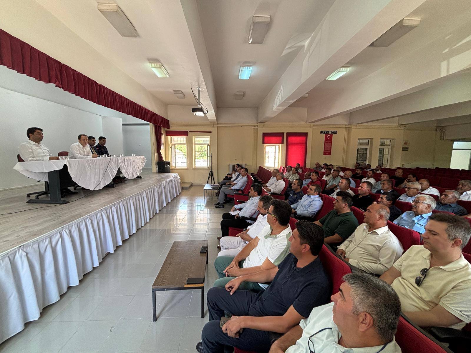 Muhtarlarla Çözüm Için Buluşuldu (3)