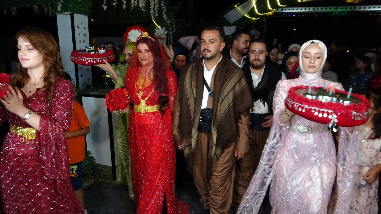Van’da Geline 2 Kilo Altın, Damada 6 Buçuk Milyon Tl Takıldı2