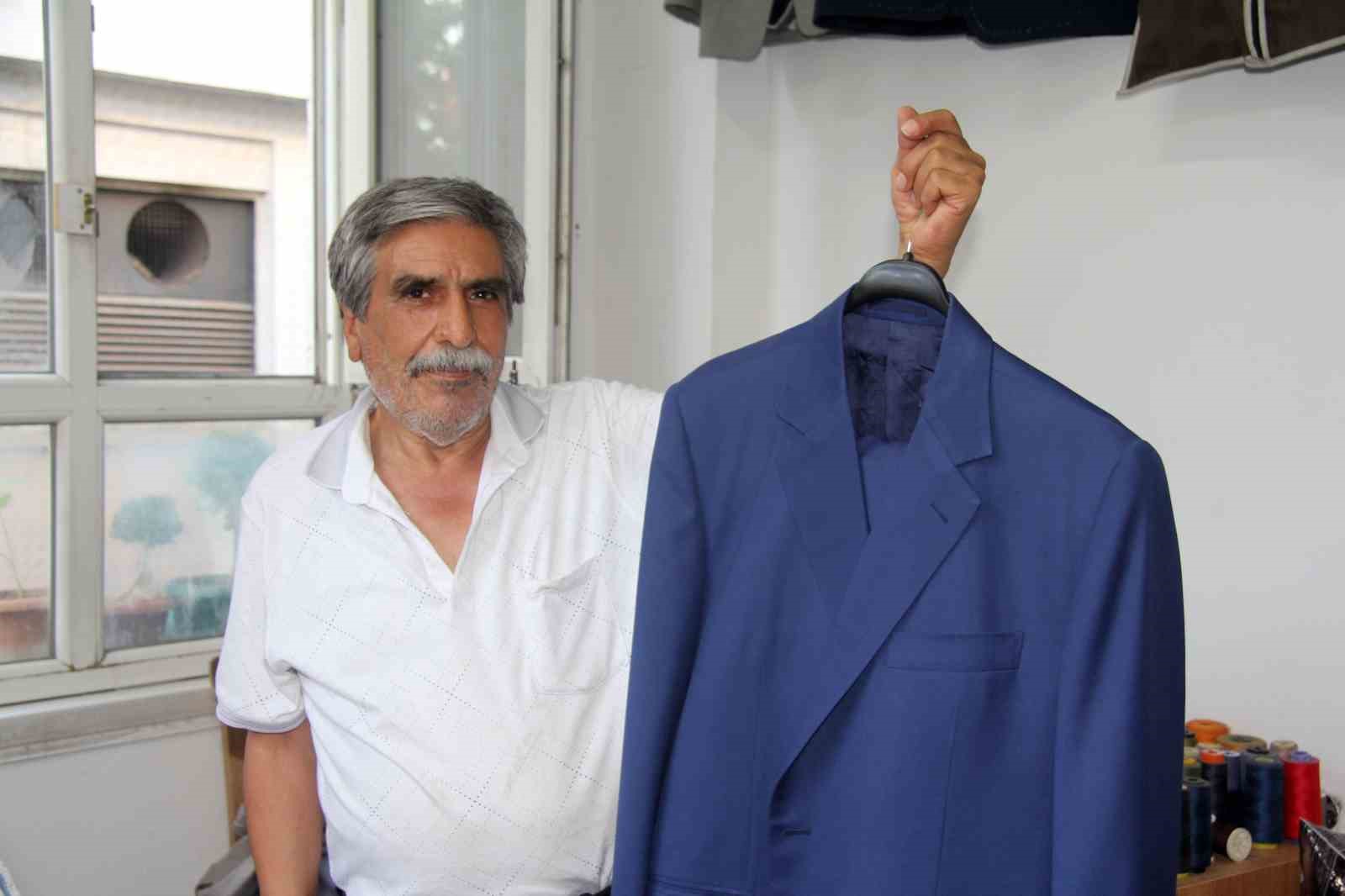 60 Yıllık Antika Dikiş Makinesiyle Zamana Meydan Okuyan Terzi1