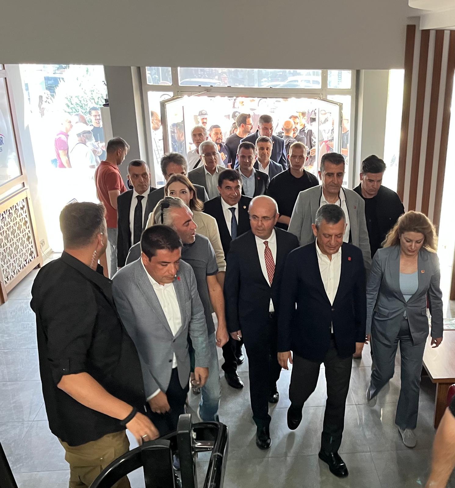 Chp Lideri Özel, Emeklilerle Bir Araya Geldi (4)