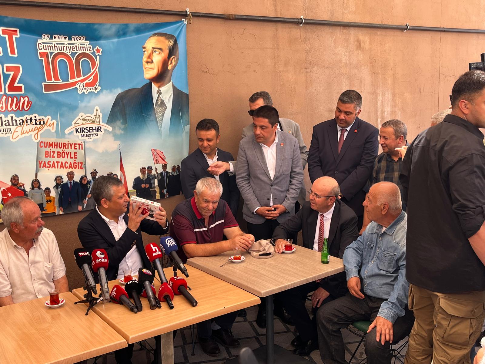 Chp Lideri Özel, Emeklilerle Bir Araya Geldi (7)