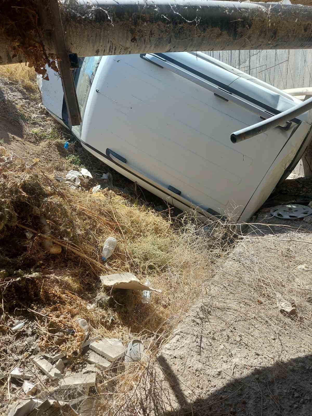 Ehliyetsiz Araç Kullanan Genç Trafik Kazası Yaptı1