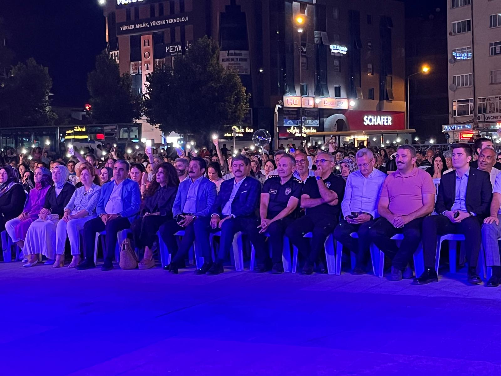 Ertaş’ın Ruhu Cacabey Meydanı’nda (3)