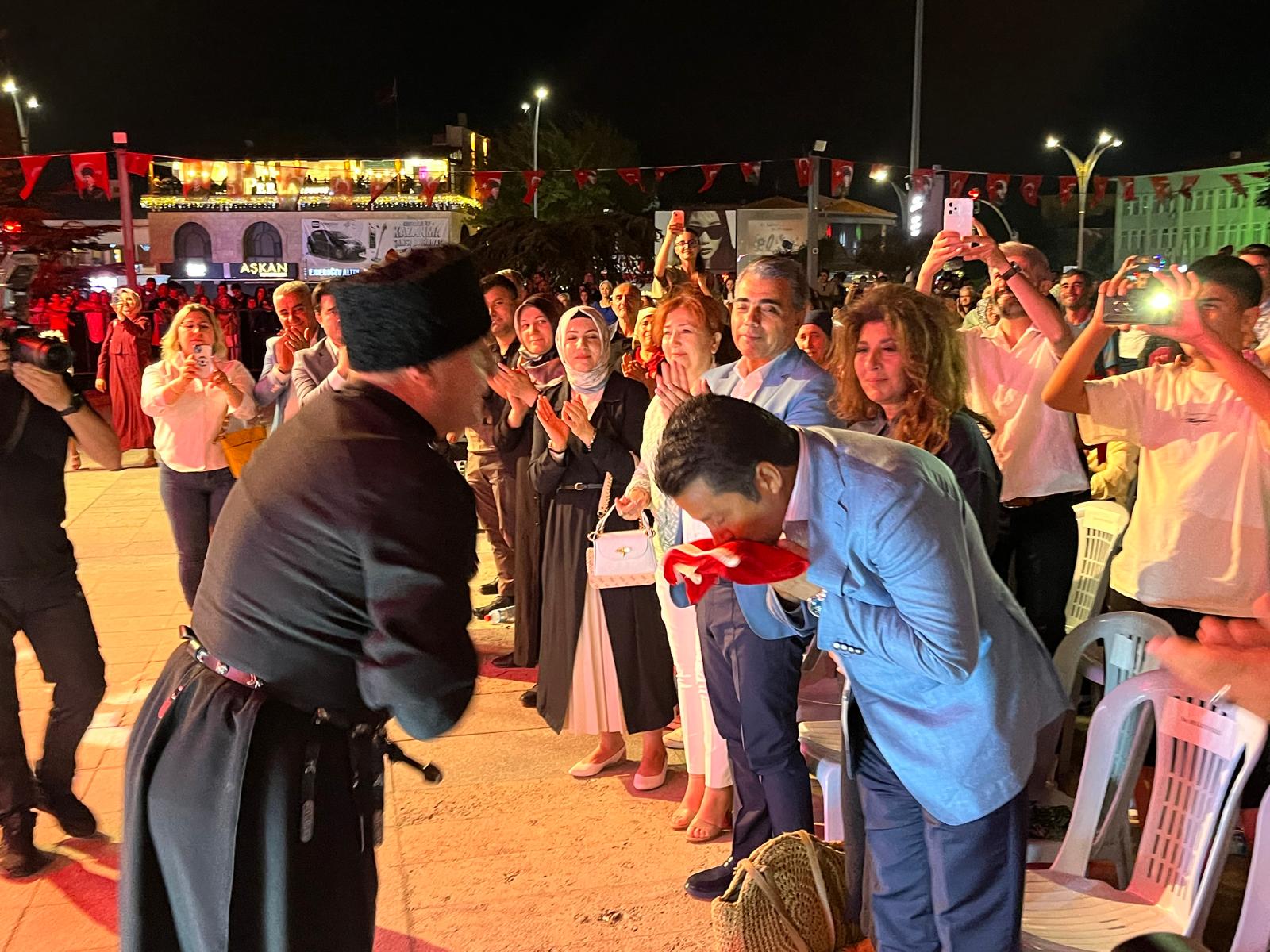 Ertaş’ın Ruhu Cacabey Meydanı’nda (8)