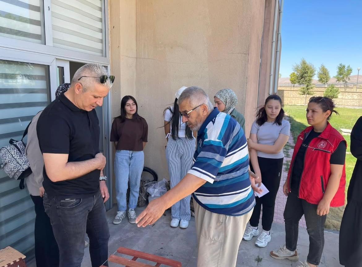 Gençler Huzurevinde Sessiz Anılarla Buluştu (3)