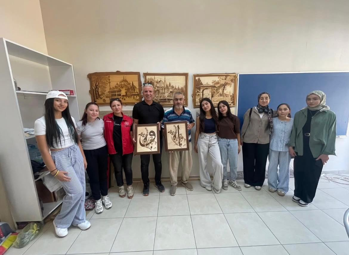 Gençler Huzurevinde Sessiz Anılarla Buluştu (6)