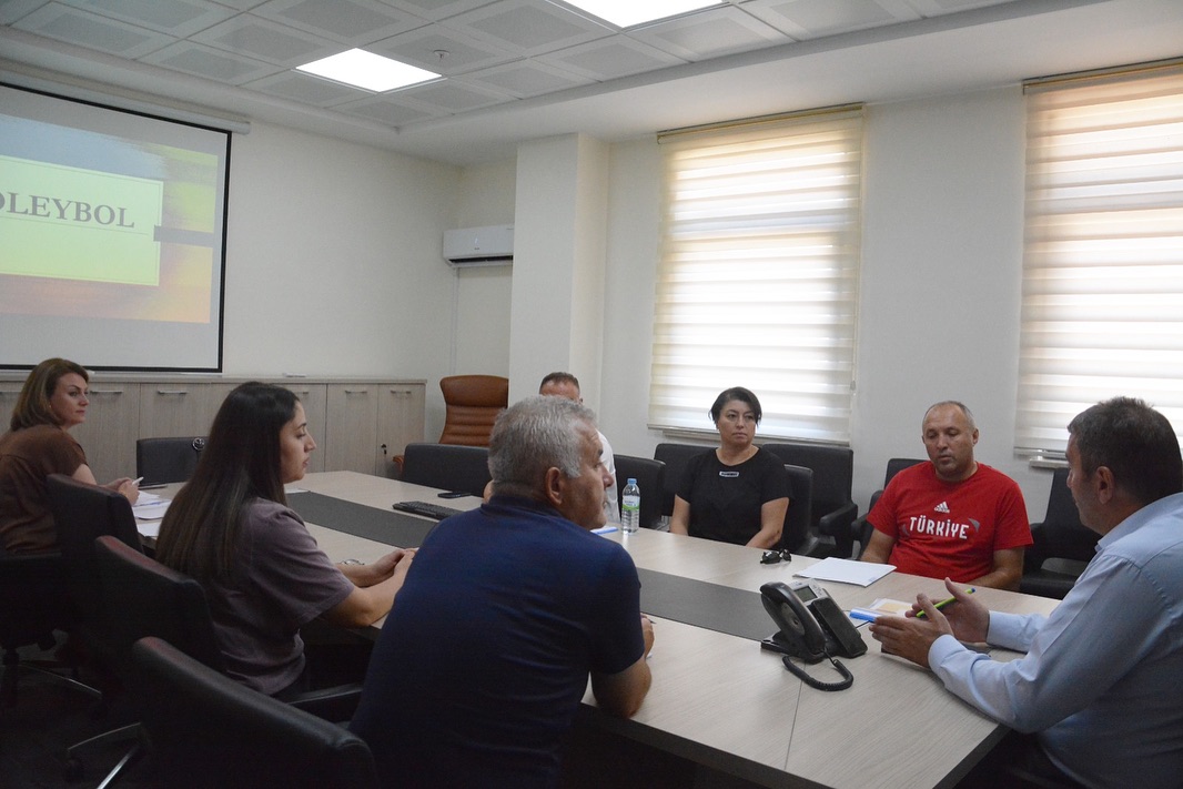 İl Müdürümüz Yasin Çakmakçı Başkanlığında Voleybol Branş Değerlendirme Toplantısı Gerçekleştirdi (1)