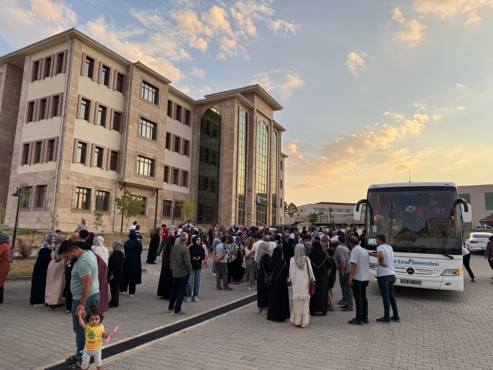 İlahiyat Fakültesi Öğrencileri Umreye Uğurlandı1