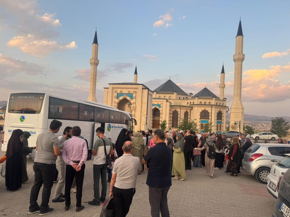 İlahiyat Fakültesi Öğrencileri Umreye Uğurlandı2