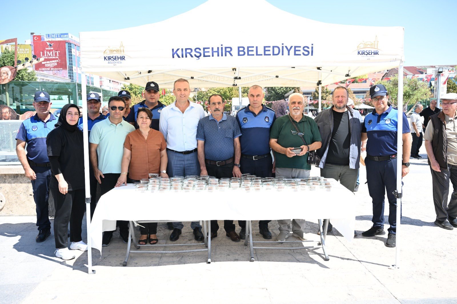 Kırşehir’de Cacabey Meydanı’nda Şehitler Ve Atatürk Için Helva Dağıtıldı