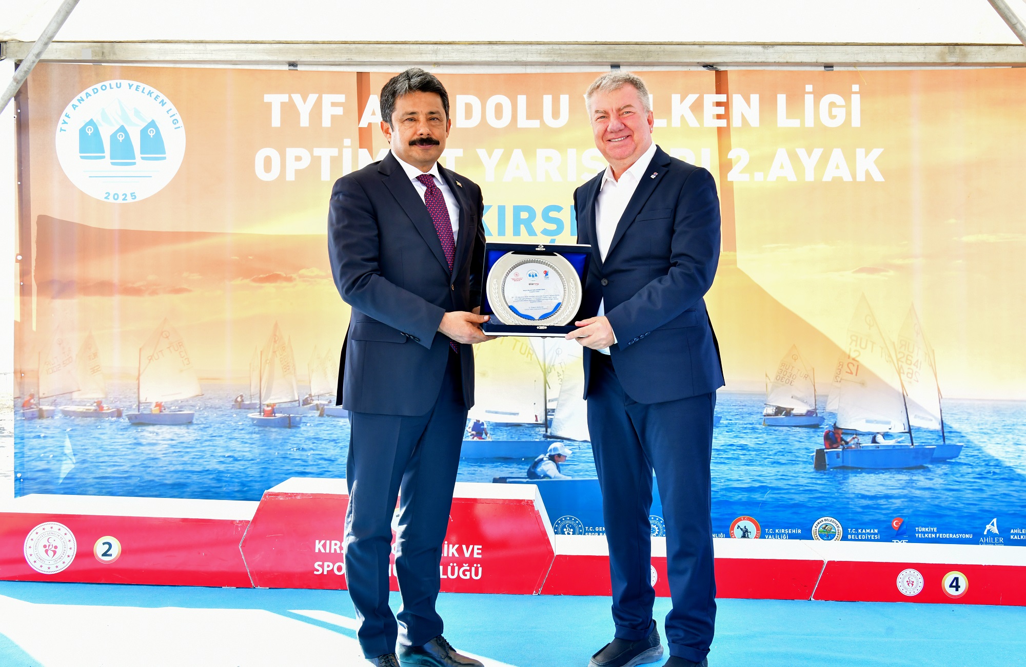 Kırşehir’de Rüzgarın Gücüyle Yarıştılar (1)-1