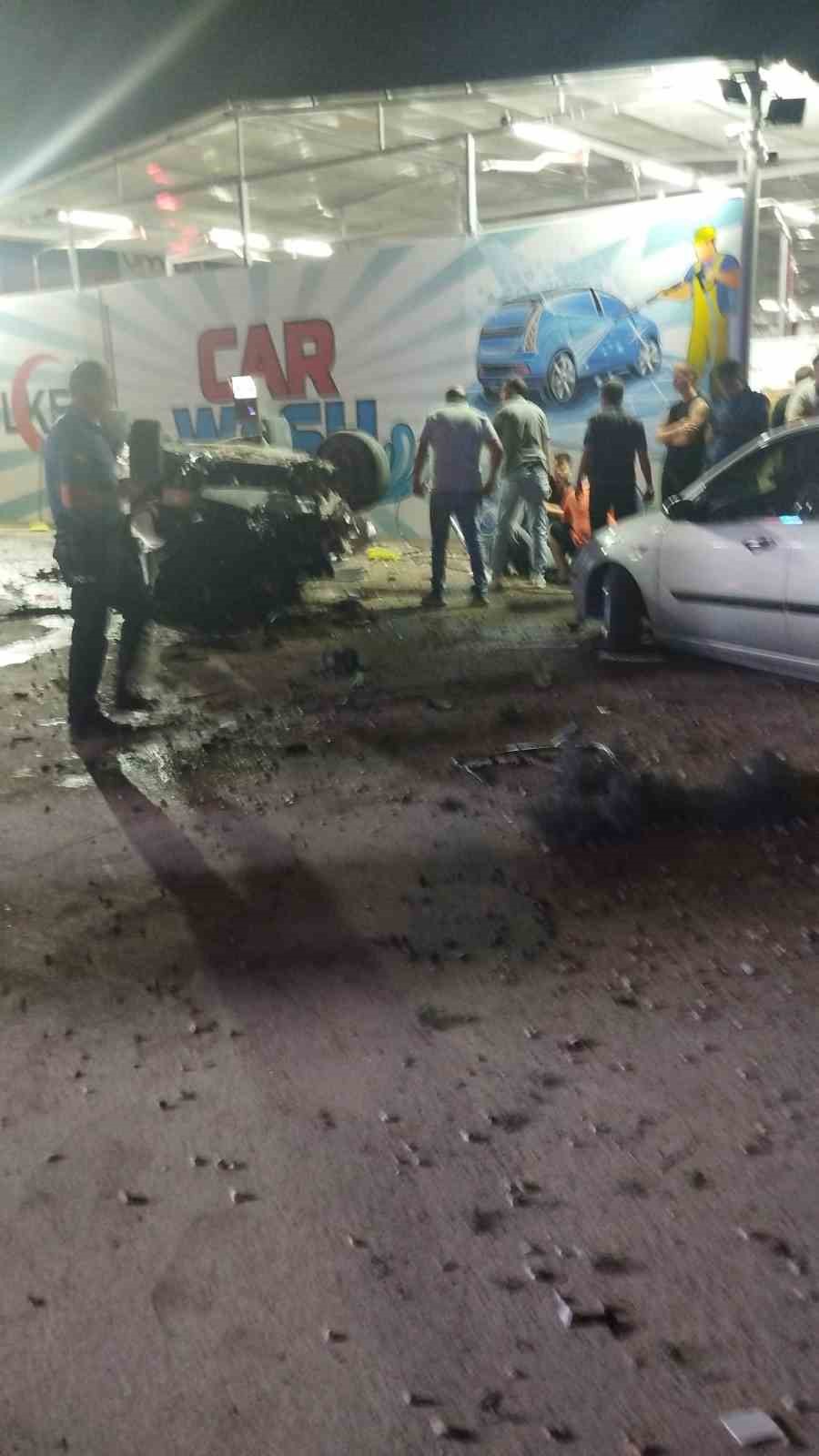 Kontrolden Çıkan Araç Iş Yerine Girdi1