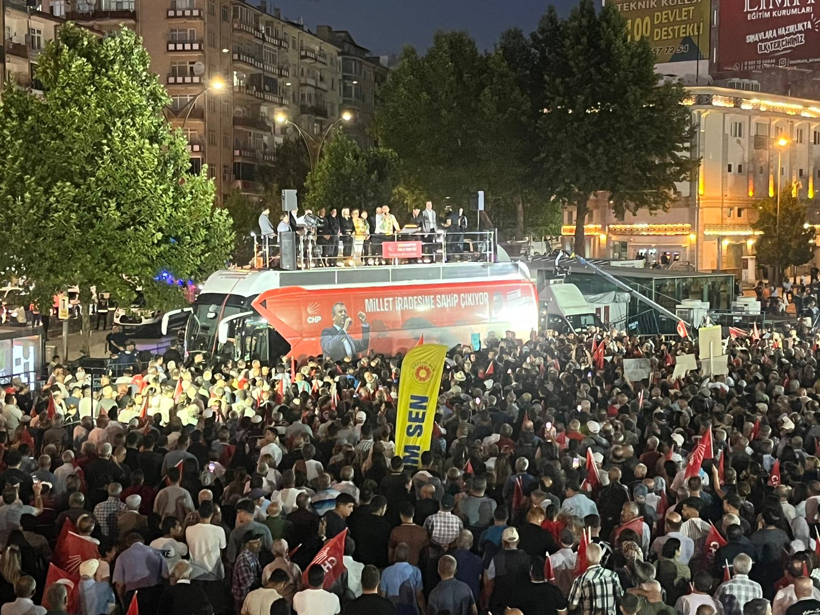 Özel, Ertaş'tan Sözleriyle Kürsüye Çıktı, Kırşehir'e Halkına Seslendi3