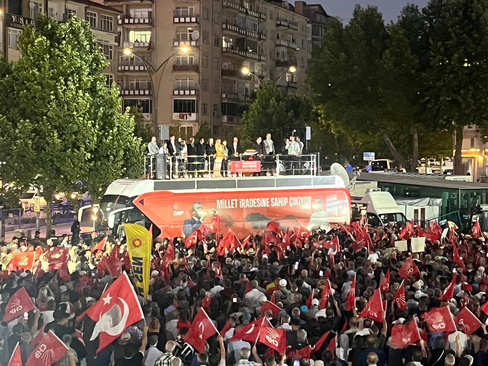 Özel, Ertaş'tan Sözleriyle Kürsüye Çıktı, Kırşehir'e Halkına Seslendi5