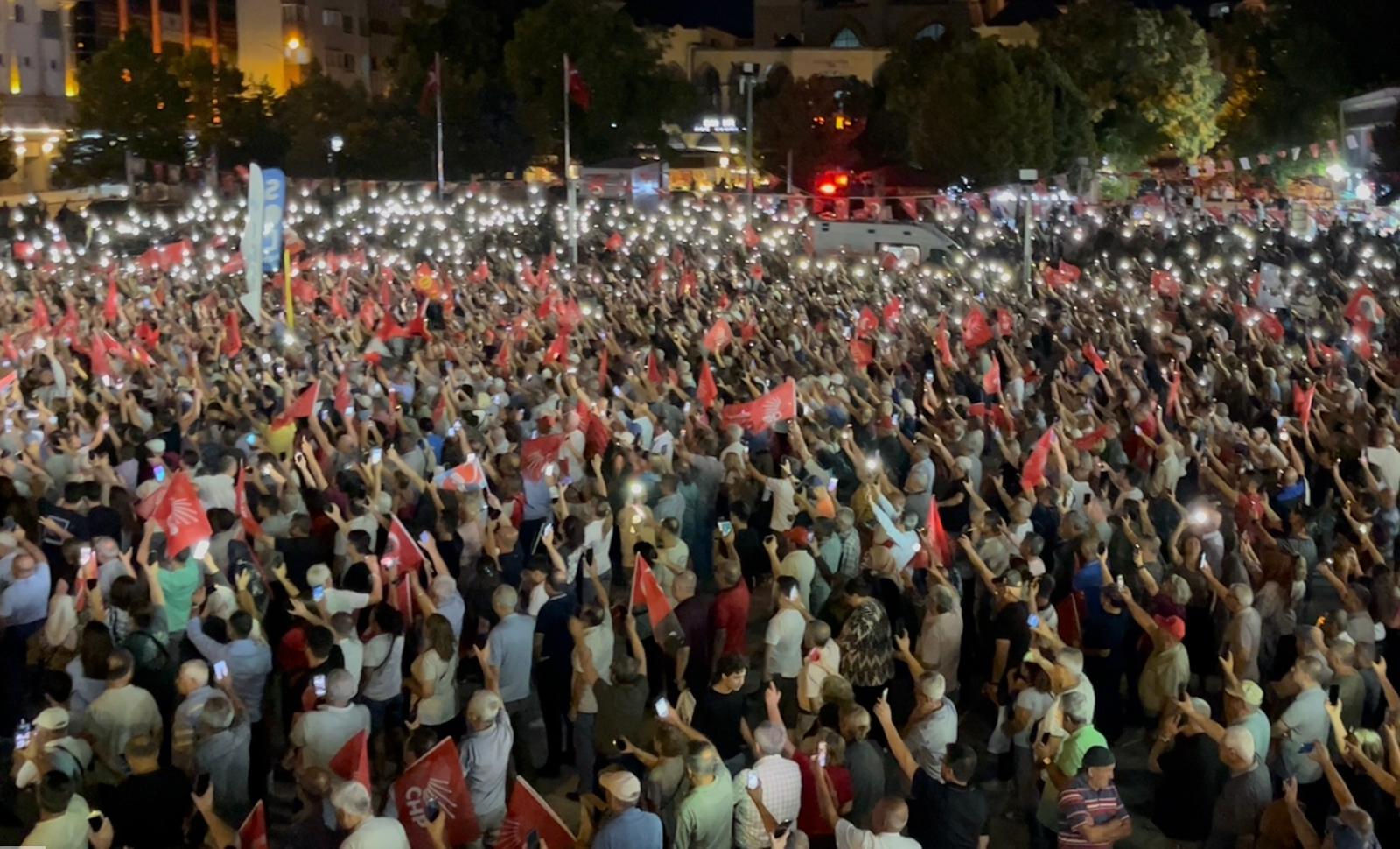 Özel, Mitingini Gençlik Marşıyla Sonlandırdı (3)